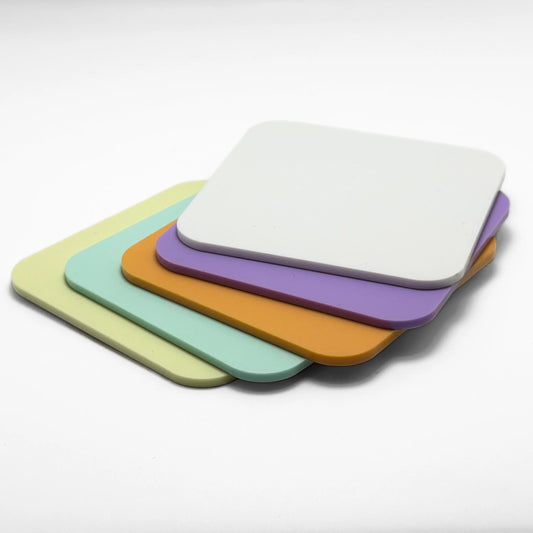 Plexiglass miroir extrudé ou coulé : différences, usages et conseils